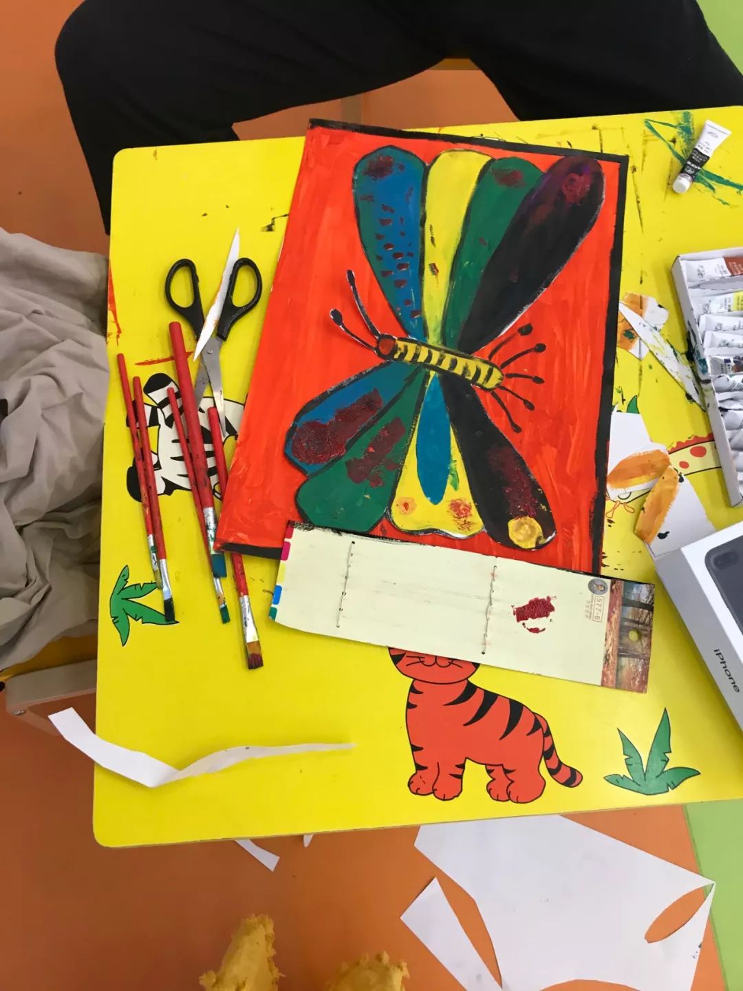 活动回顾让孩子们发挥想象力和创造力艾瑞卡尔2019拼贴画创意大赛