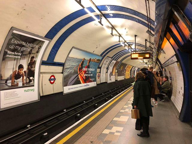 看看英国旅客对本国和中日地铁的评价日本安静中国两个字形容