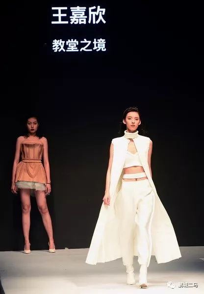 深圳大学艺术学部领导,服装教育领域的专家学者,深圳服装企业精英