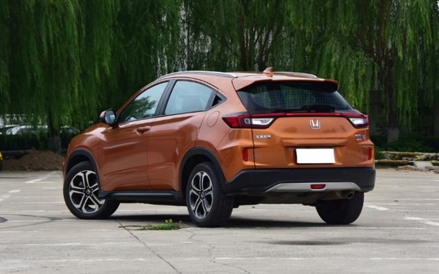 本田xr-v整体造型有别于一般小型suv的潮流感,在些许运动设计中也保留