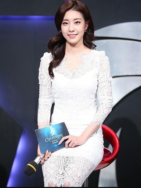 lck女主持赵恩静公布恋情网友心疼faker