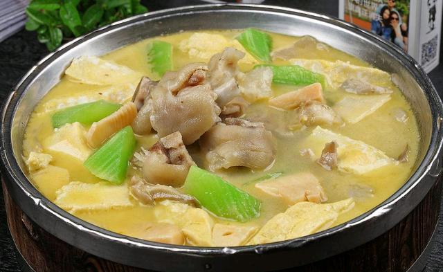 浓汤笋衣咸猪脚 汤非常好喝猪脚也不差