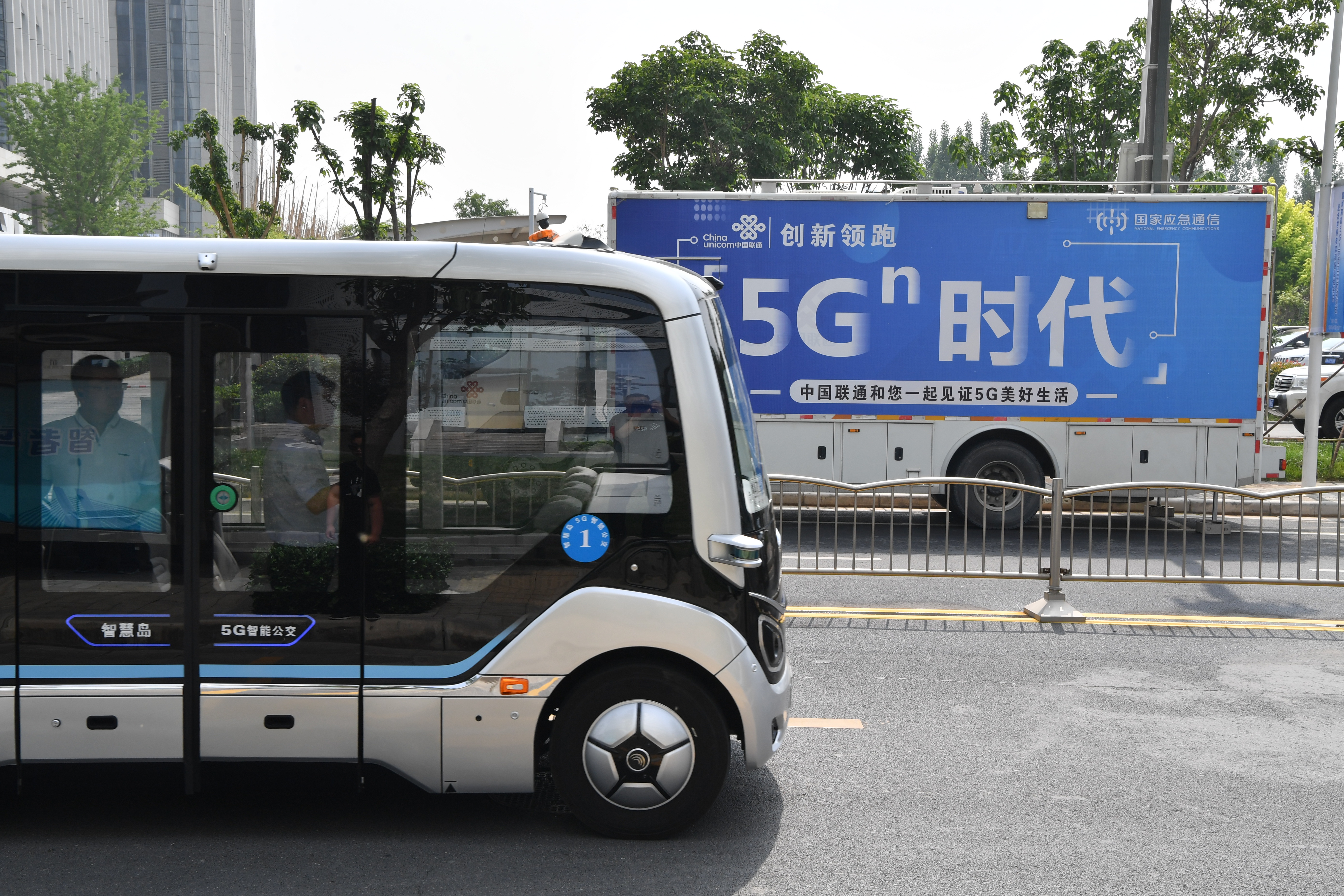 郑州 智慧岛5g智能公交项目在公开道路试运行