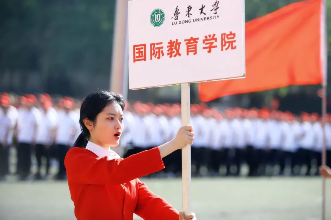 养眼,一起来看各代表队的举牌女神和方队