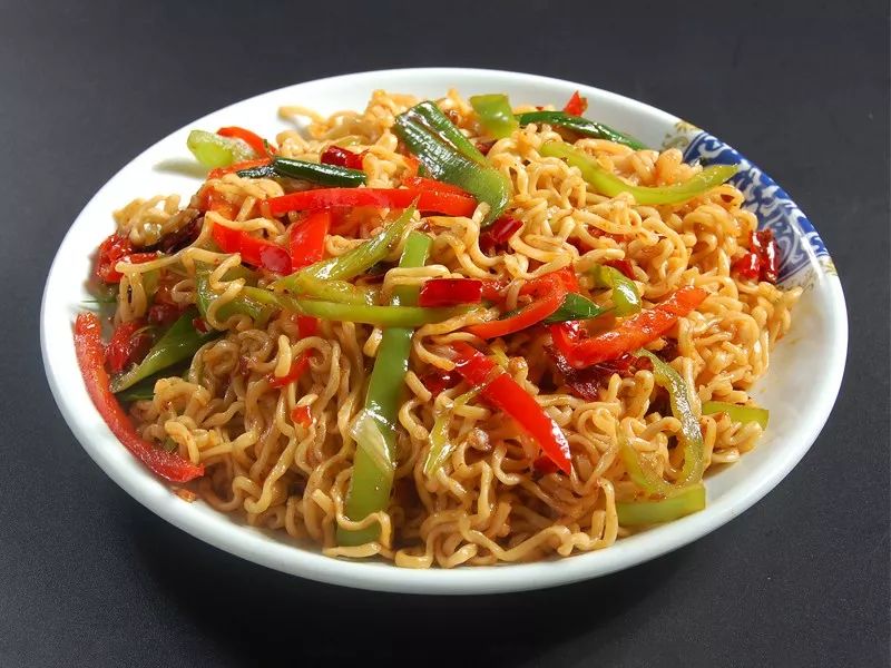 说实话,我是一个不能吃辣的小伙子每每看到宝葫芦里的小姐姐都要点这