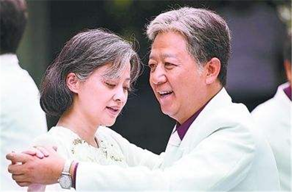 父母爱情:剧中江家最没出息的儿子江卫民,如今混得最好!_柳明明