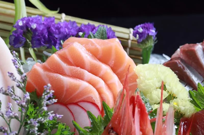 尝到整个深海的味道▎六怡居深海鱼刺身极品深海鱼类一次吃个够