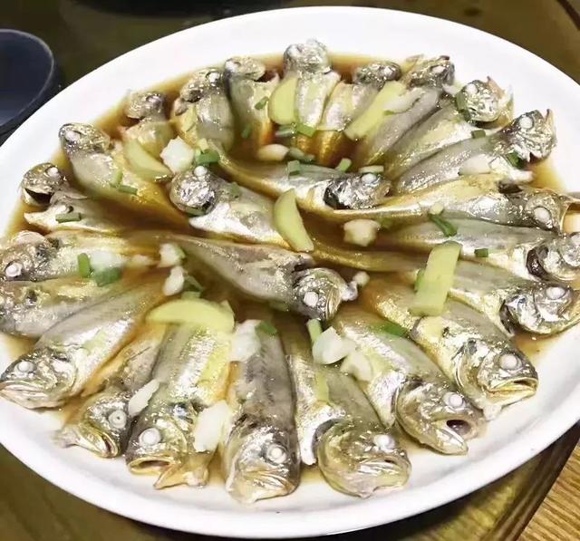 北麂特产自然是海鲜,有香螺,辣螺,鬼脚,曲嘴,红蛋曲,珍珠眼,章鱼,跳鱼