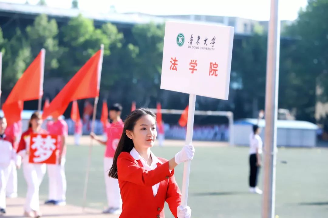 养眼,一起来看各代表队的举牌女神和方队