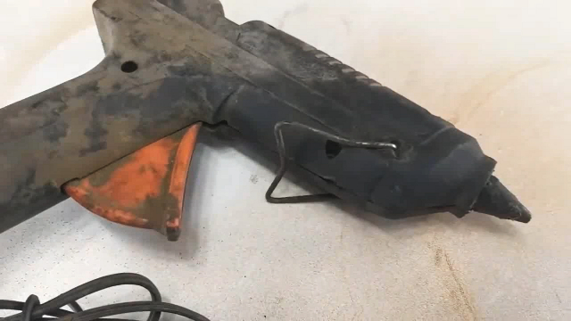 破旧热熔胶枪翻新过程修复手艺精湛焕然一新