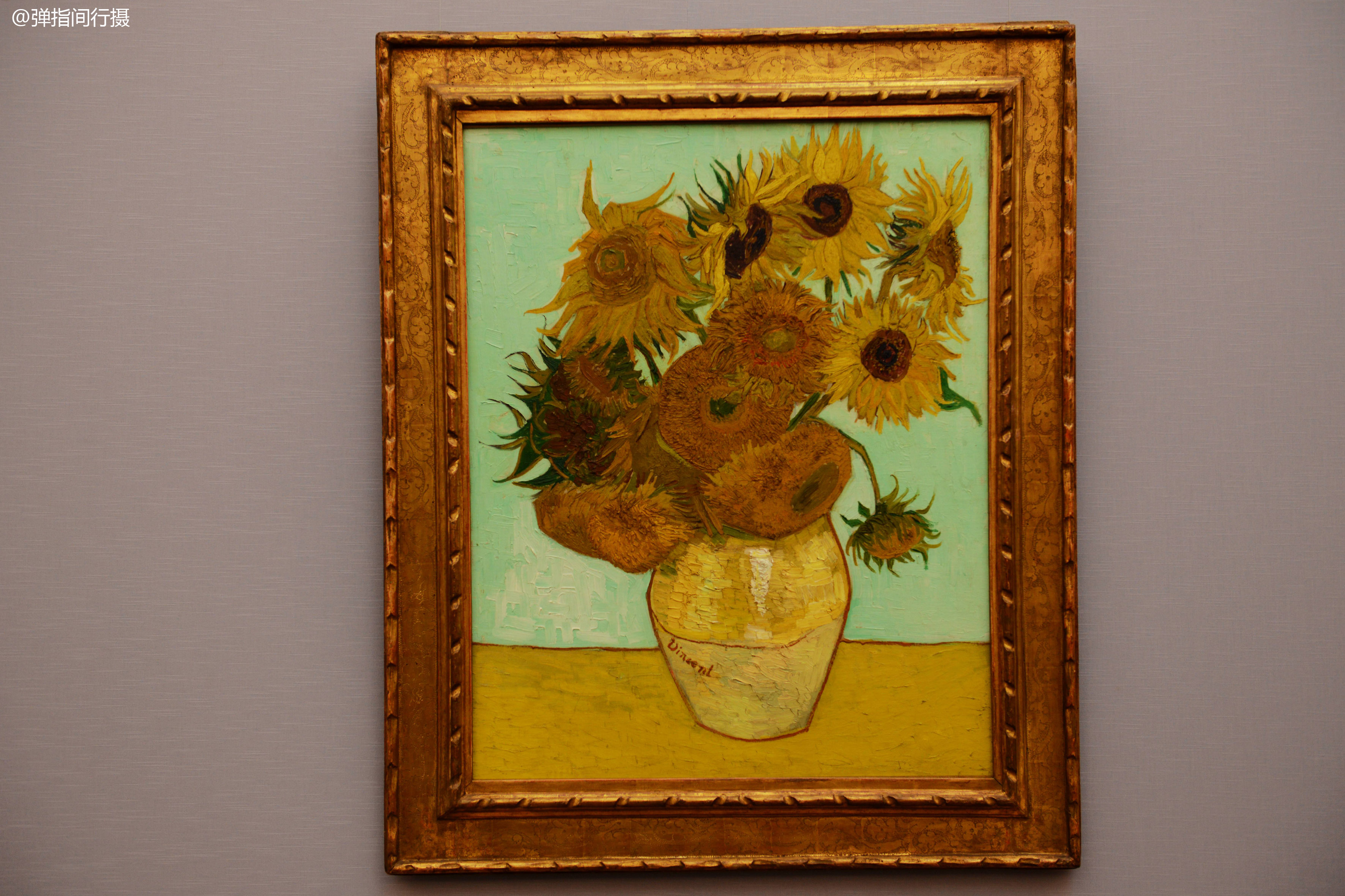 新绘画馆藏有众多的艺术大师名作,最具看点的是梵高的《向日葵》