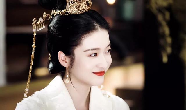 白发女主三重身份多对cp关键是非张雪迎不可