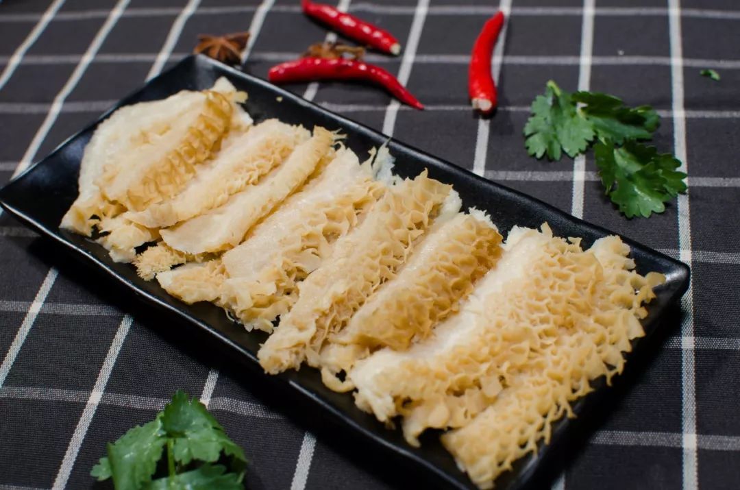 cn 正版图片库▼毛肚毛肚是牛的瘤胃,蜂窝肚是牛的网胃,牛百叶是牛的