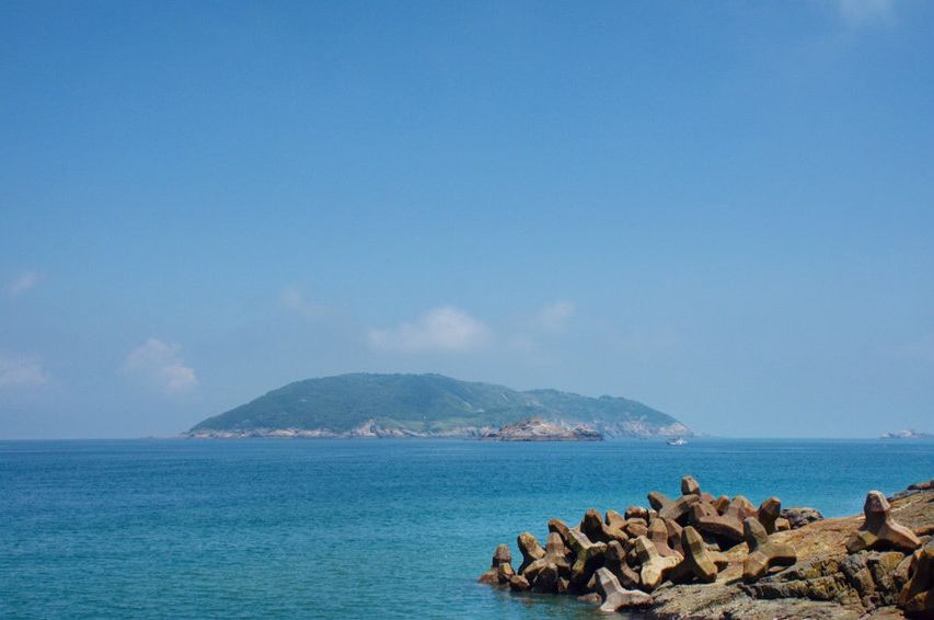 大坵是一座位於北竿島北方的小島,昔日島上有軍隊駐守,現為無人島,但