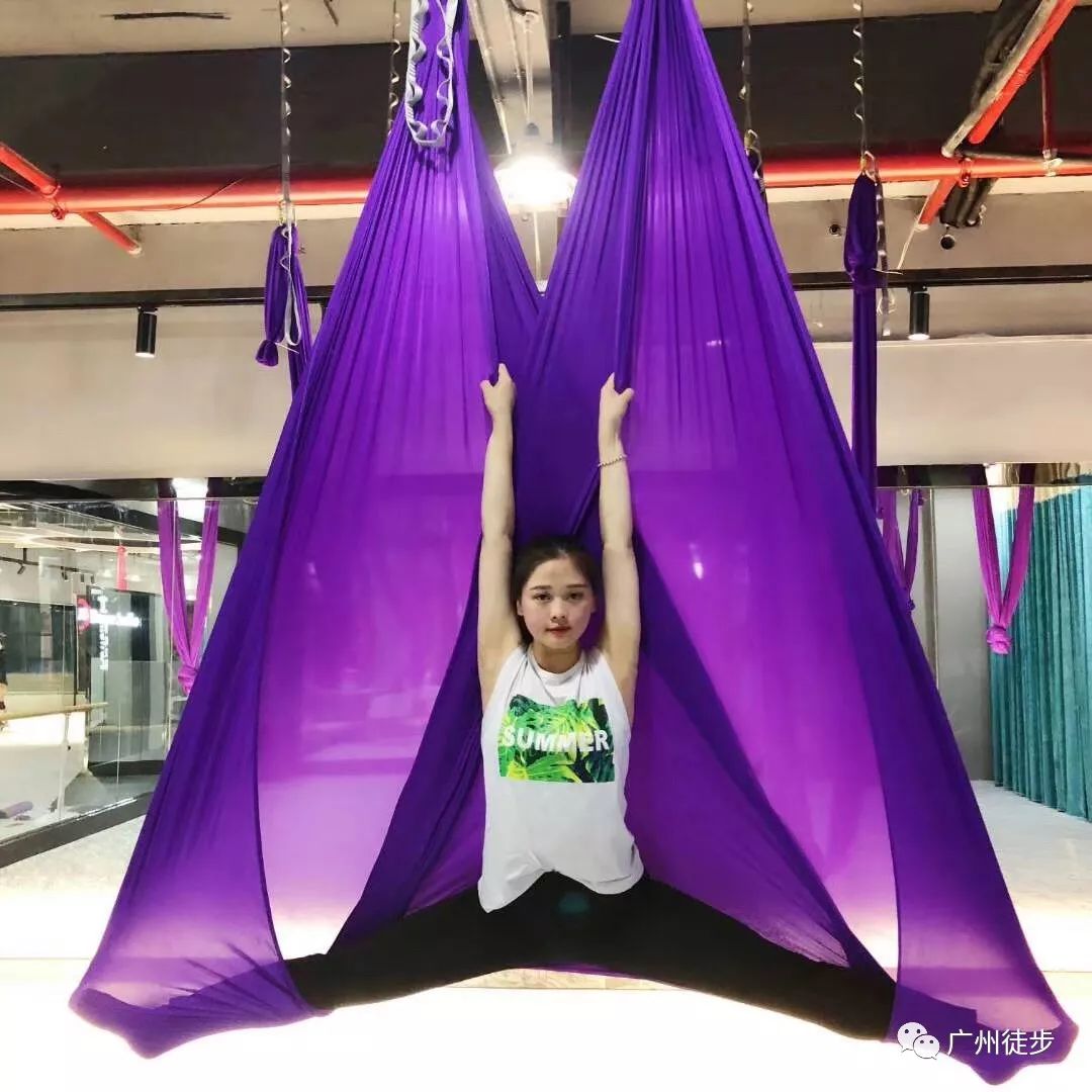 空中瑜伽空中瑜伽又叫反重力瑜伽或飞天瑜伽,英文名fly yoga , anti