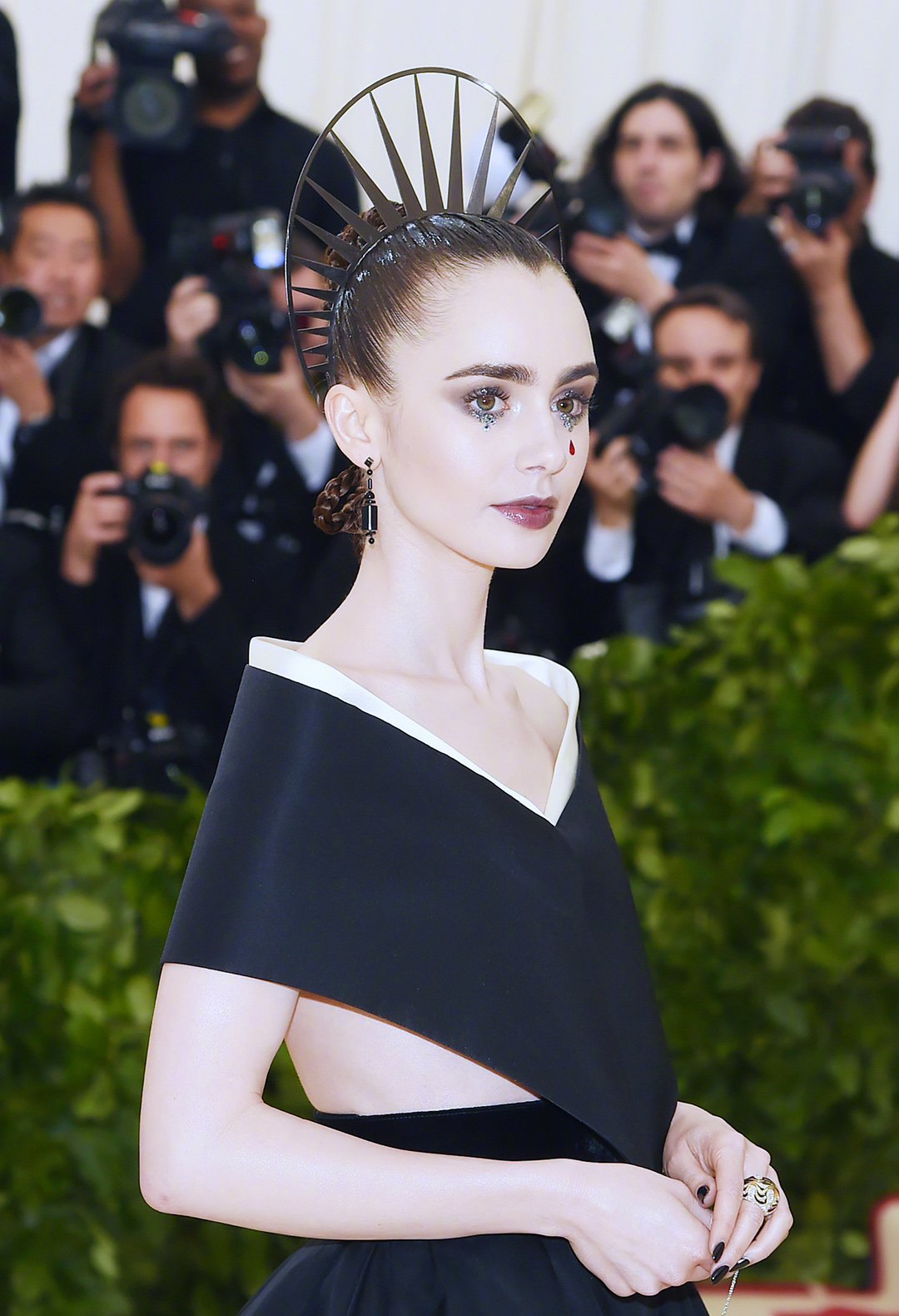 lilycollins莉莉柯林斯能穿得跟花瓶一样美也是一种本事