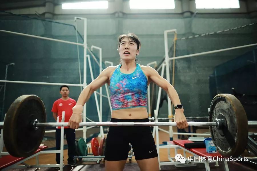 巩立姣吕会会全力备战钻石联赛_训练