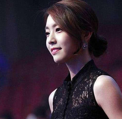 但事实却不是这样,最近5月17日一则消息表示,韩国的lol美女主持人赵恩