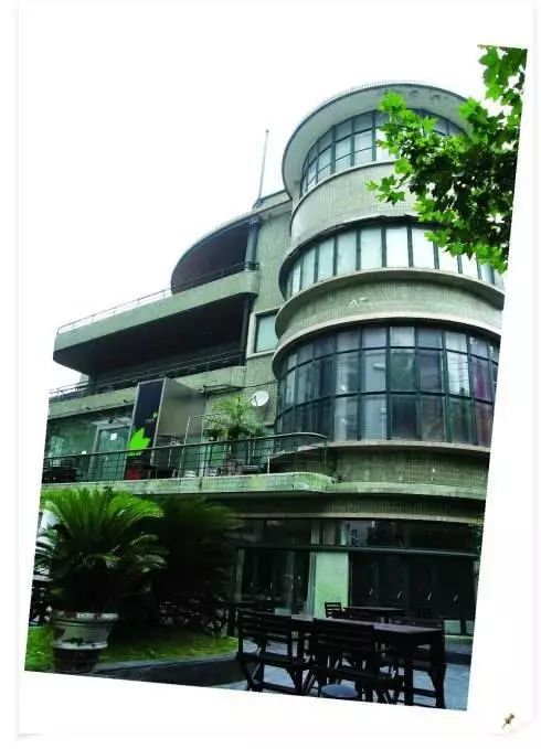 "远东第一豪宅""绿房子"的那块地是贝娟林的嫁妆,豪宅建好后,屋内装有