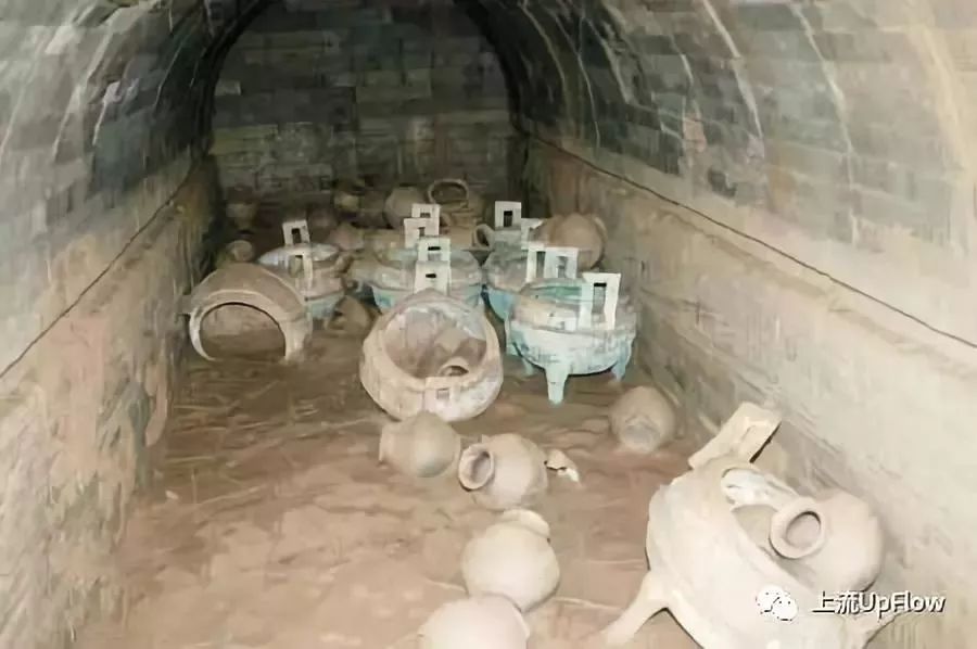 前段时间,西安地铁5号线2期施工队又双叒叕挖到了古墓遗址.