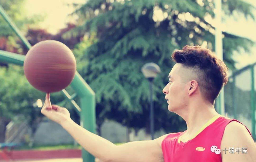 无篮球不青春快来看十堰中医篮球达人亮相