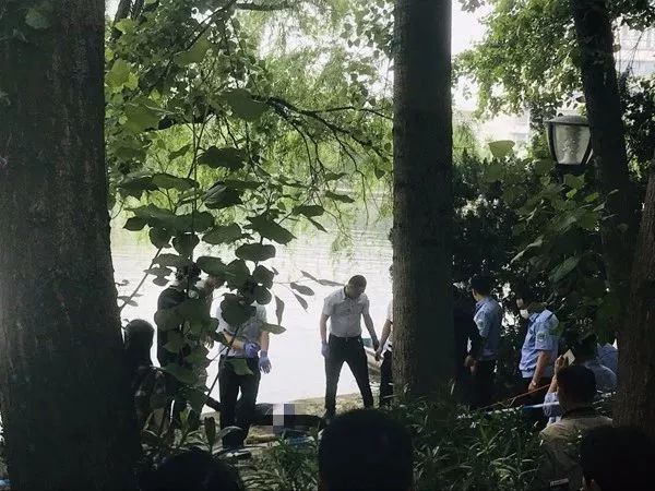 岸边还留有一封遗书和一部手机一具男尸被打捞上岸在合肥琥珀桥下黑池