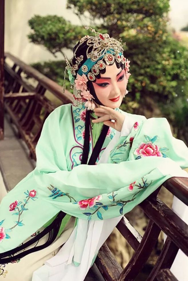 人间最美是青衣看也醉听也醉