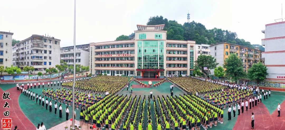 【航拍】福建·大田实验小学千人诵读,百人书法!太震撼了!