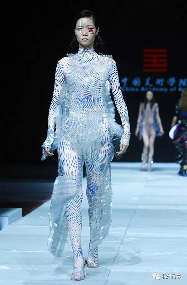 秀场2019aw杭州国际时尚周冰上启幕首日四场秀中国美院毕业秀打头阵