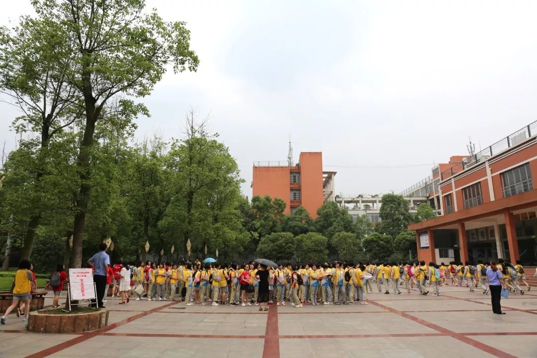 泸二外2019年春期寝室安全疏散演练