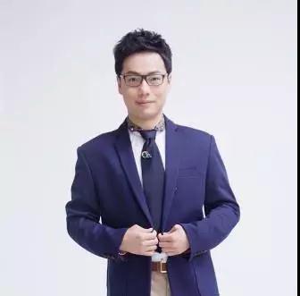 frank 陈曲老师具有深厚培训经验,从事语培行业长达12年;和蔼可亲