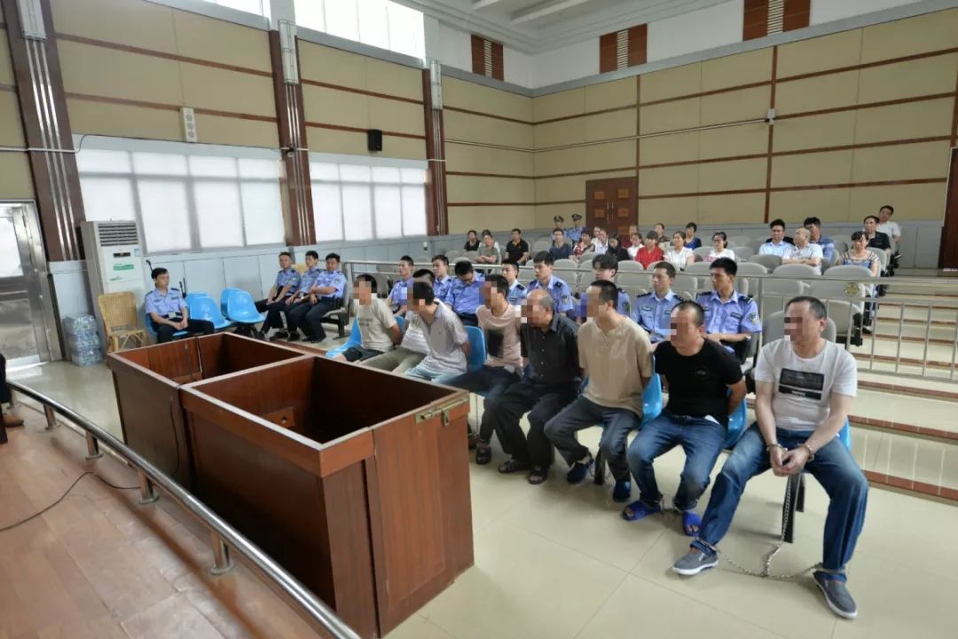 吴某从等8人恶势力犯罪集团一案在会昌法院公开审理