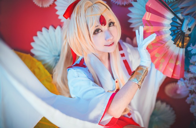 cos正片# #神风怪盗贞德#  贞德:雪瞳 摄影:@囧天天天天天天  服鞍&