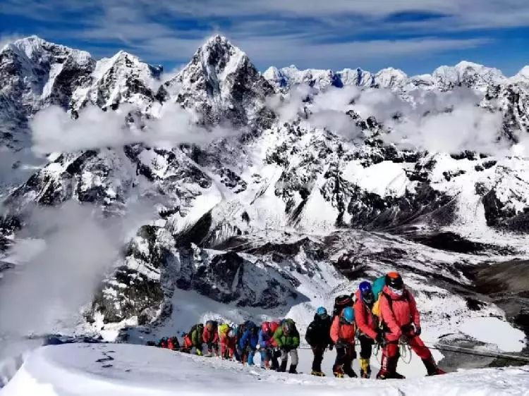 成功登顶重庆女子登珠峰第一人诞生