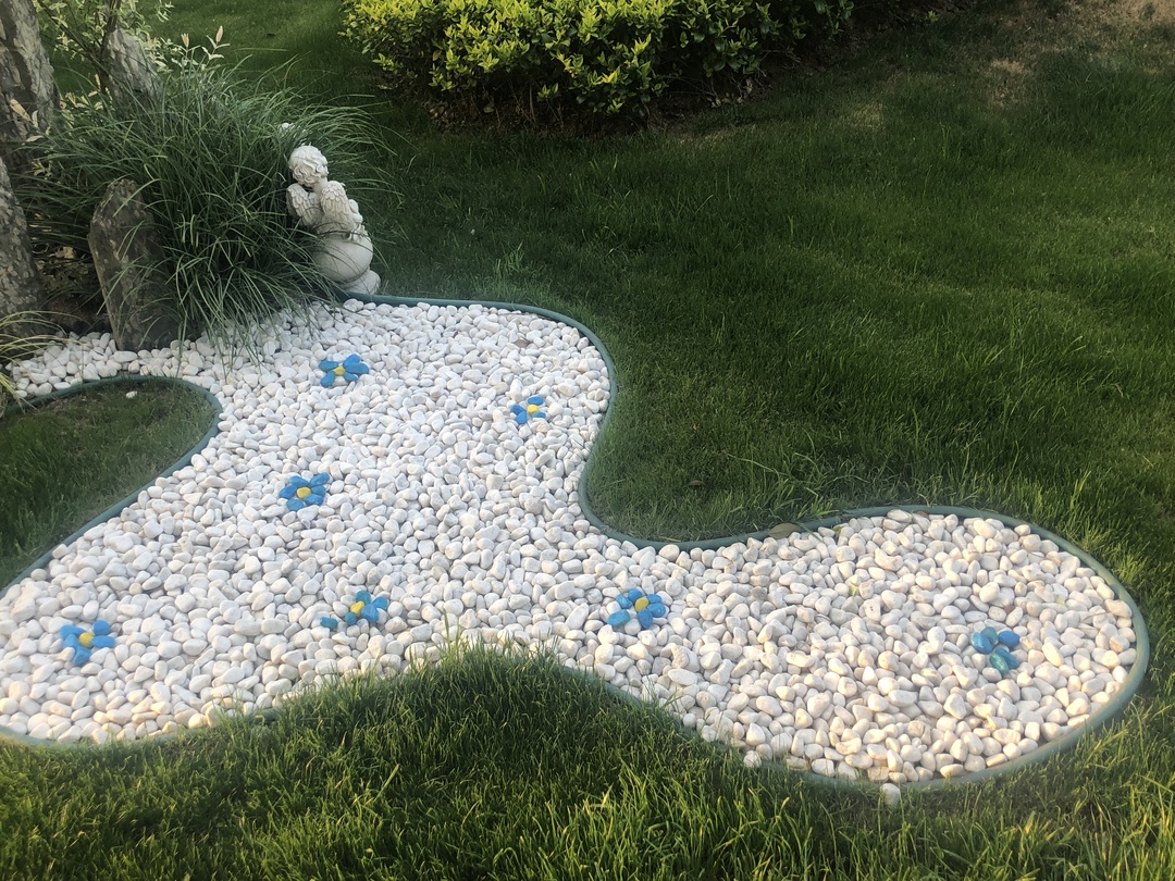 南京别墅的花园设计一片郁郁葱葱的草坪