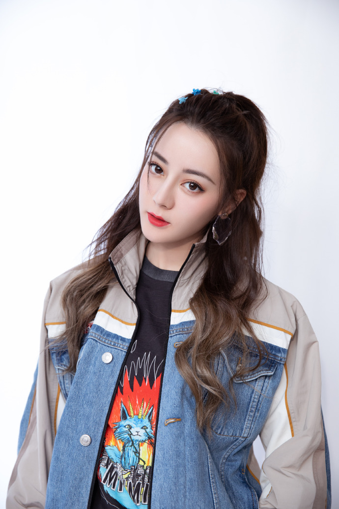 (图/嘉行迪丽热巴工作室)下载「爱豆app」 了解偶像的最新动态下载