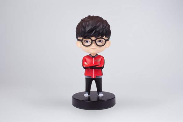 英雄联盟faker官方手办预售中大魔王高冷范十足