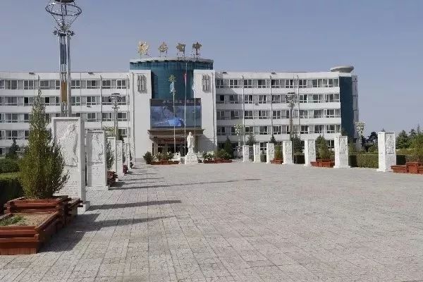 时隔5年,神木女女重返七中,总有一张照片能找到你18岁的影子