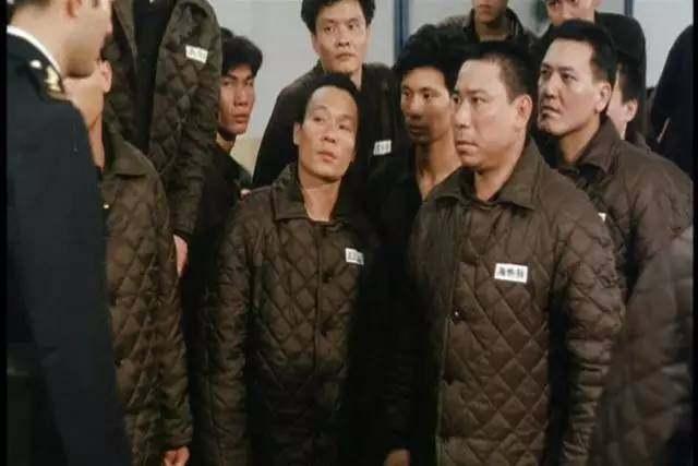 刚好林岭东开拍《监狱风云》想找社团人士出演囚犯,但大多数的大佬怕
