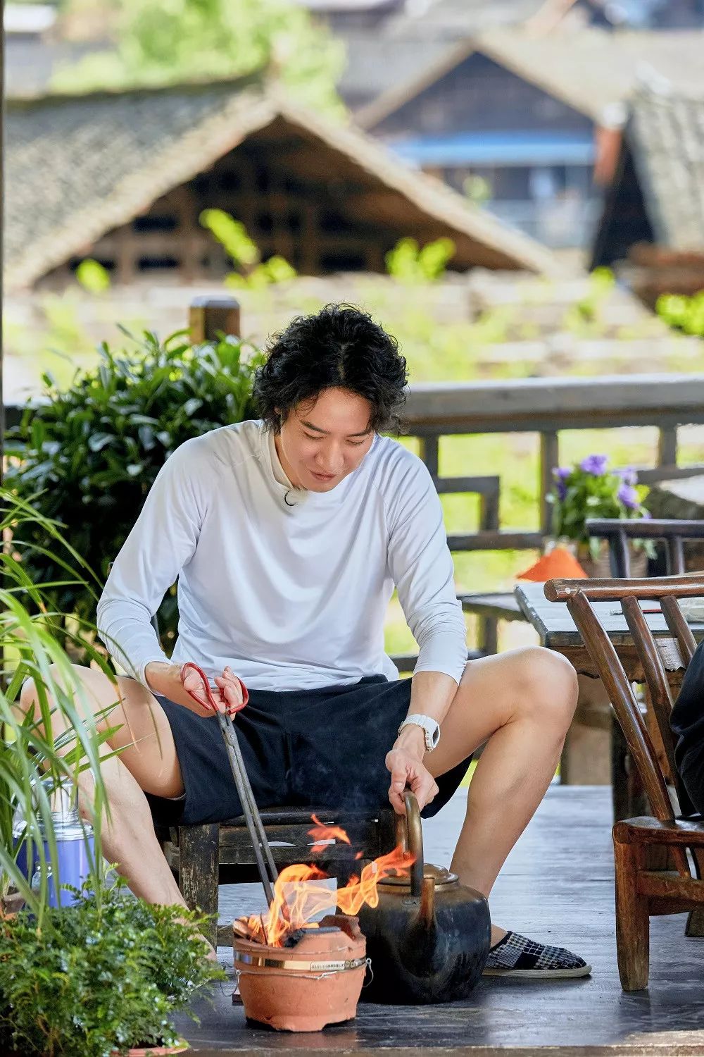 王弢刘璇夫妇作为嘉宾做客磨菇屋,与黄磊,何炅,彭昱畅,张子枫共度向往