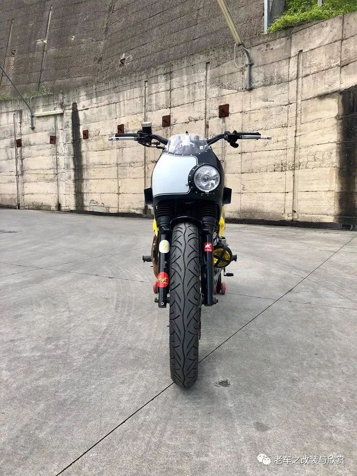 凯旋t100改装欣赏油箱部分非常漂亮