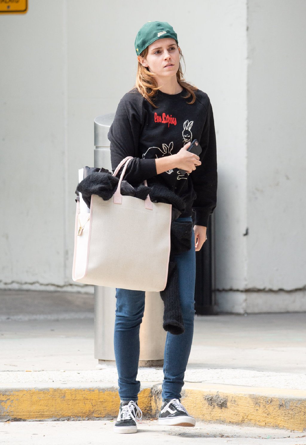 29岁艾玛沃特森现身街头哈利波特三人组仅赫敏人气依然火爆