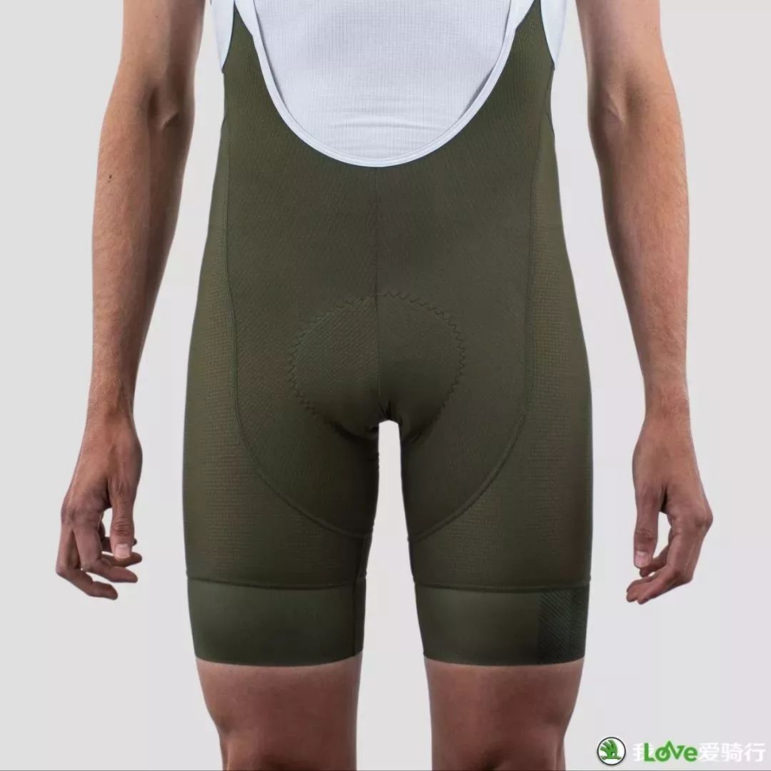 裤边翻起的尴尬谁穿谁知道,还是乖乖买背带骑行裤吧!