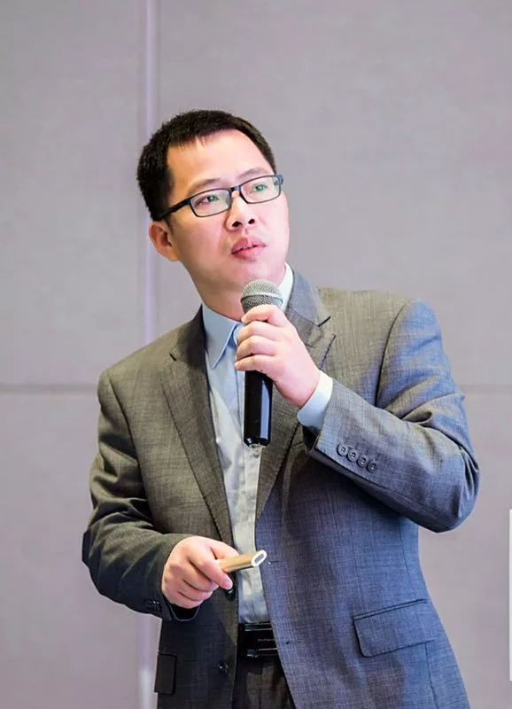 副主任医师黄远湖毕业于中山医科大学,做过8年临床医生,5年医院信息化