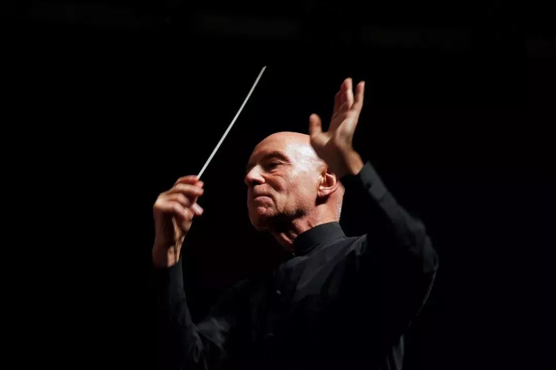 《德国西南德广播交响乐团音乐会》艾森巴赫大师指挥,台湾新锐小提琴