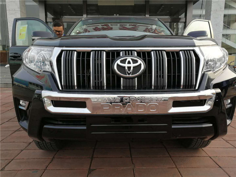 2019款丰田普拉多霸道4000展现黑色魅力