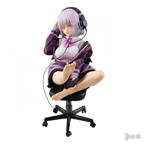 新条茜手办雪白双腿和小巧脚部独特坐姿彰显美腿