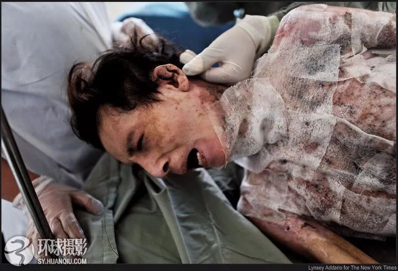 人私奔被国王处以石刑,这事后来被拍成电影,遭到了沙特政府的强烈抵触