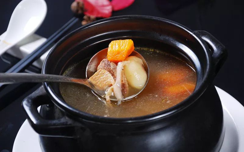 爱喝汤的老广注意老火汤不是越老越好炖汤小技巧快看