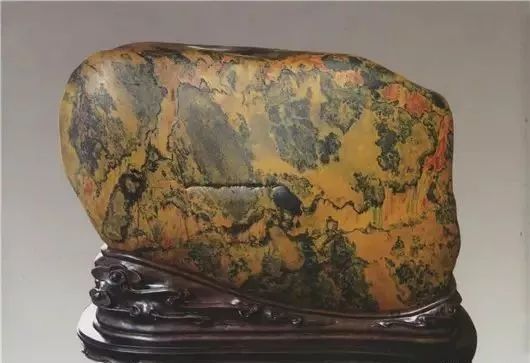 《熊猫》30万成交大化石 《烛龙》228万成交《太平有象》松花石230万